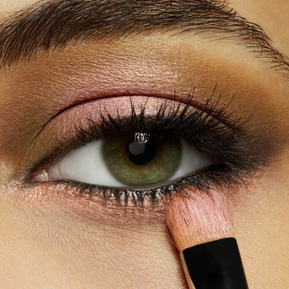 MAC In Living Pink frost eyeshadow - Picture 4 of 6